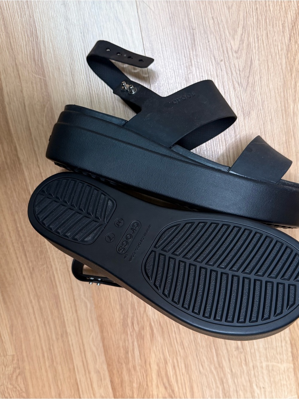 CROCS Women's Black Slingback Slide Sandals - never worn - Picture 3 of 3
